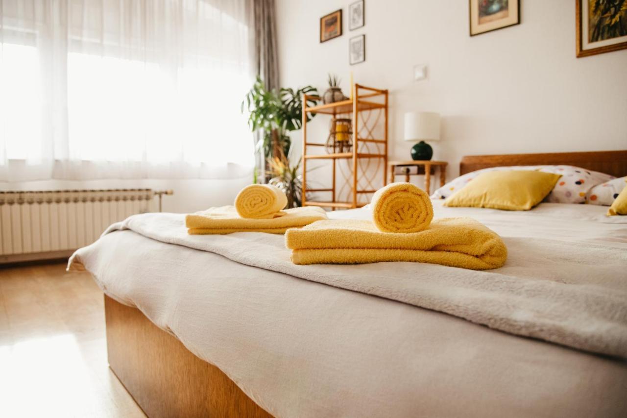 Soba Gloria Hotel Славонски брод Екстериор снимка