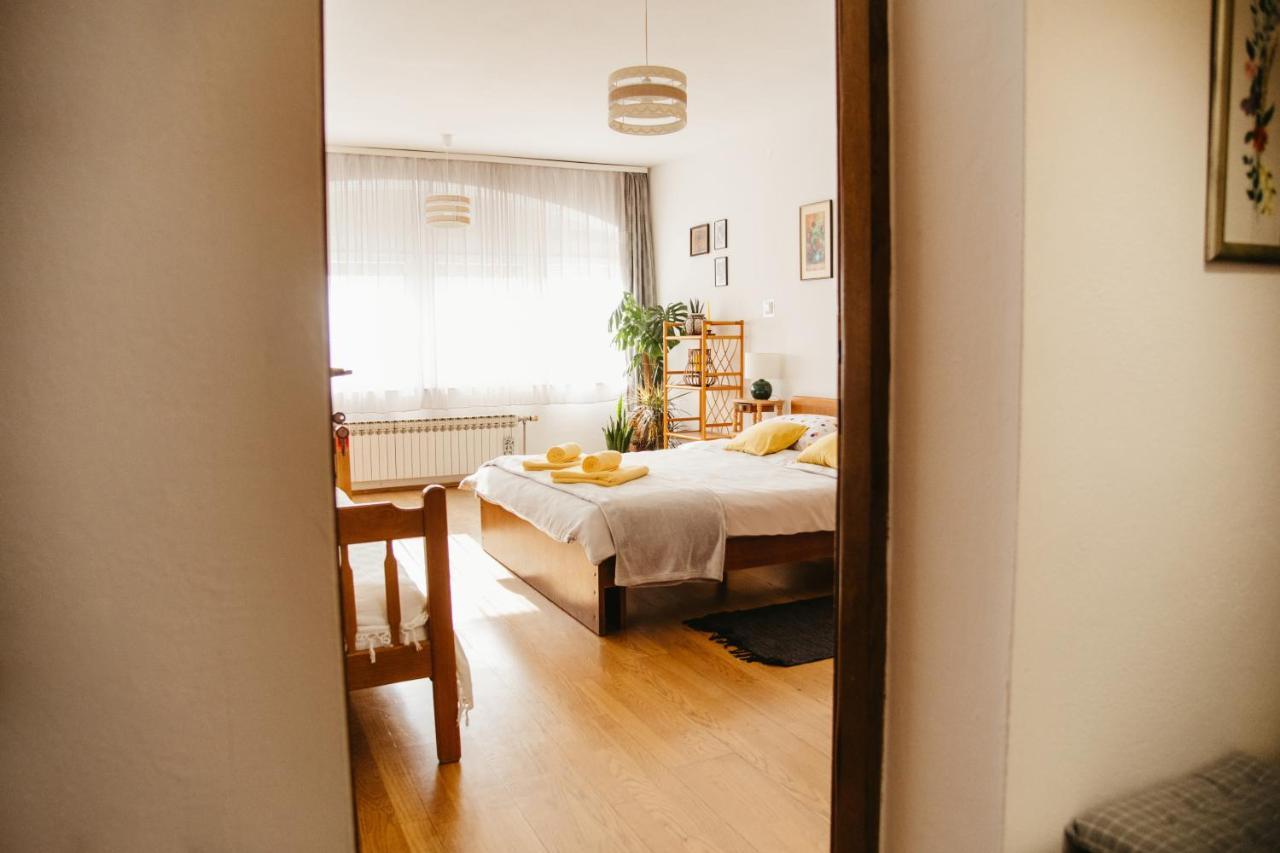 Soba Gloria Hotel Славонски брод Екстериор снимка